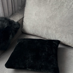 Подушка интерьерная меховая